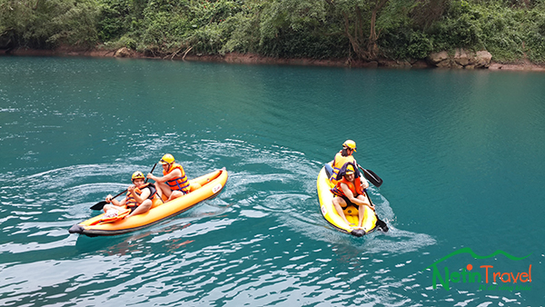 Chèo thuyền Kayak trên sông Chày