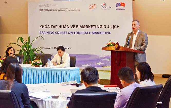 Lớp tập huấn về E-marketing du lịch do Tổng cục Du lịch tổ chức cho cán bộ chuyên trách các tỉnh, thành phố trên toàn quốc. (Ảnh: Tuấn Anh)