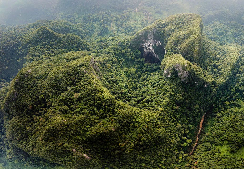 Hồ Sụt Kong nhìn từ trên cao