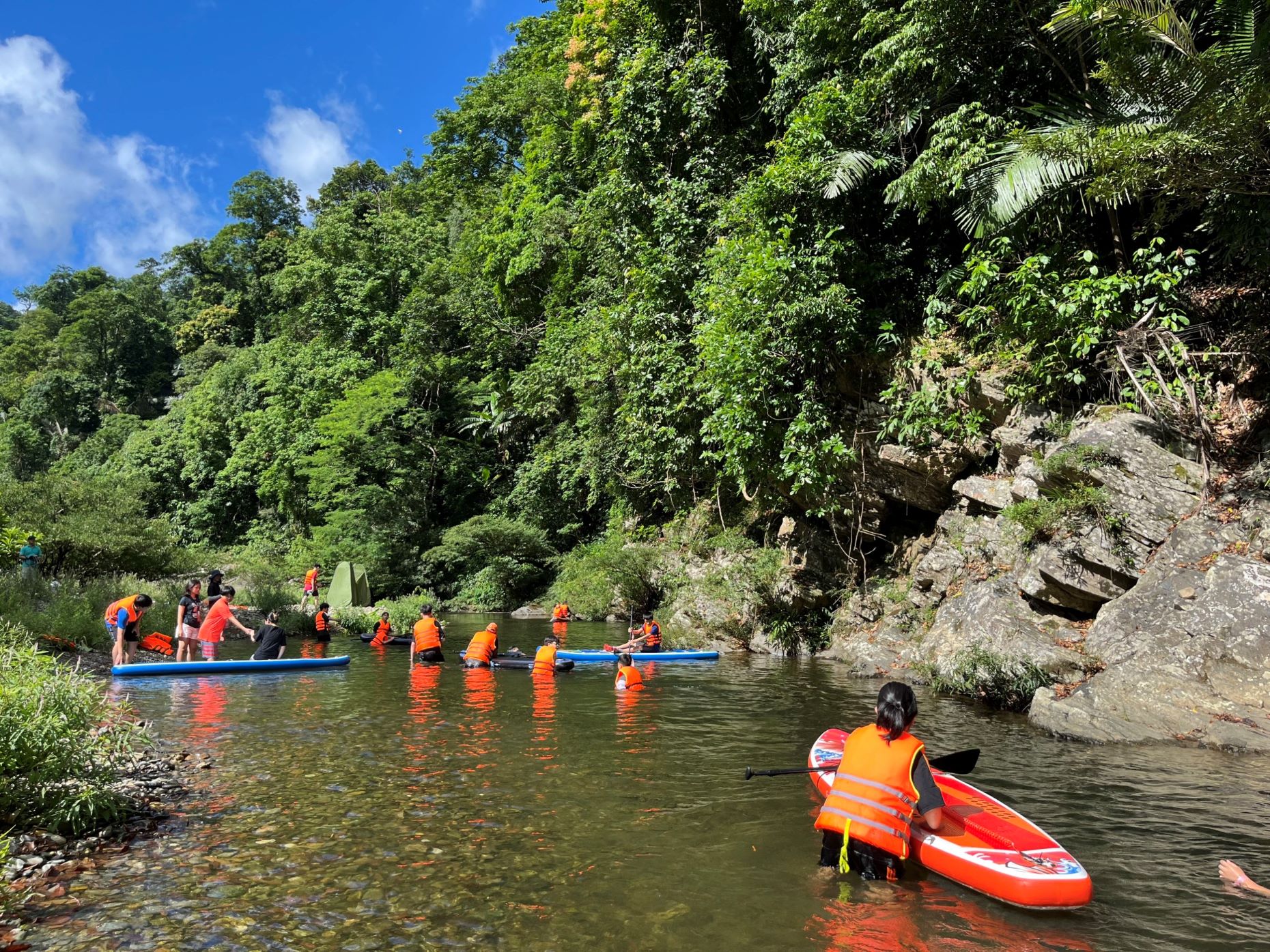 Chèo Sup ở Khe Nước Trong