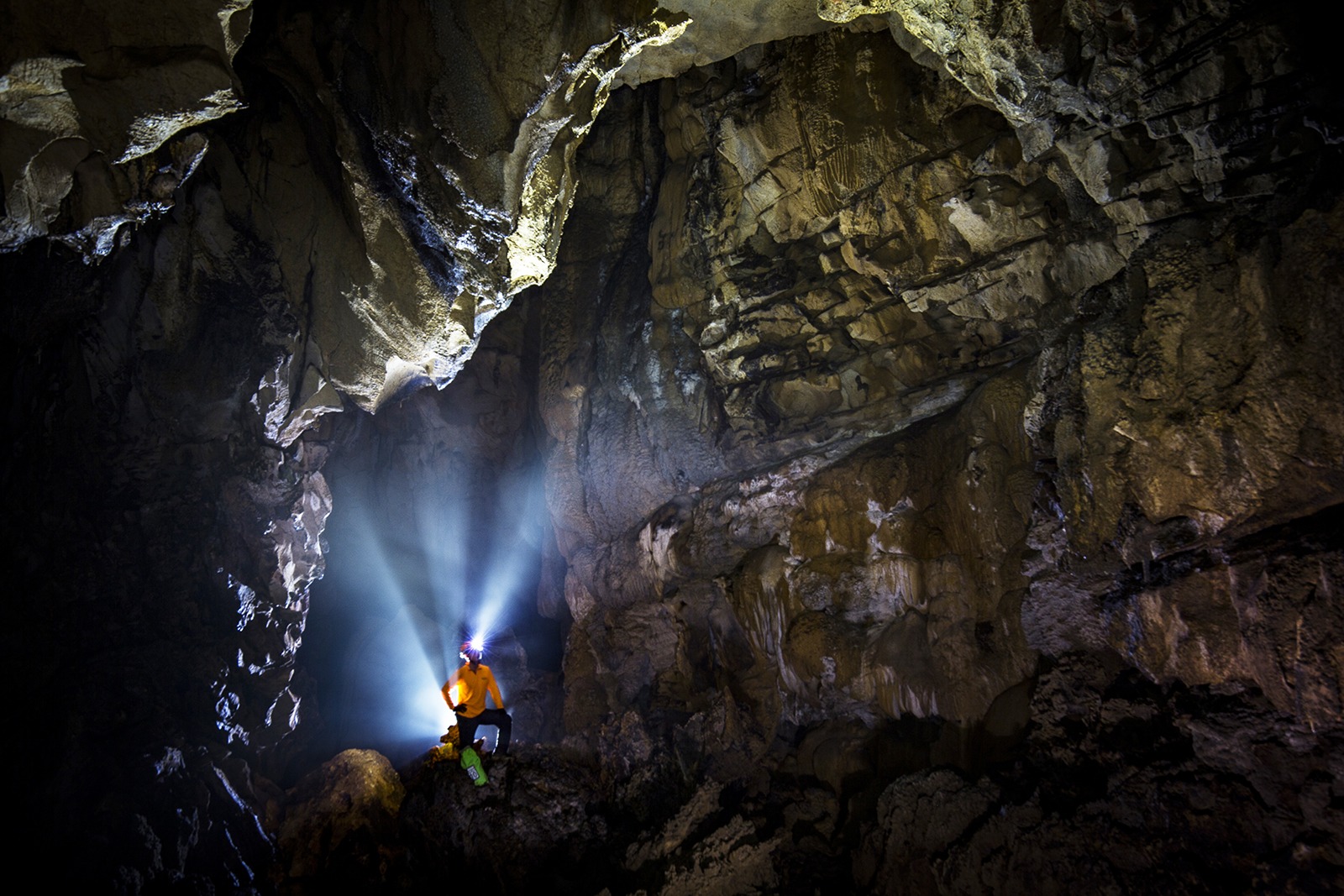 Hang Chà Lòi điểm đến hấp dẫn gần phong nha