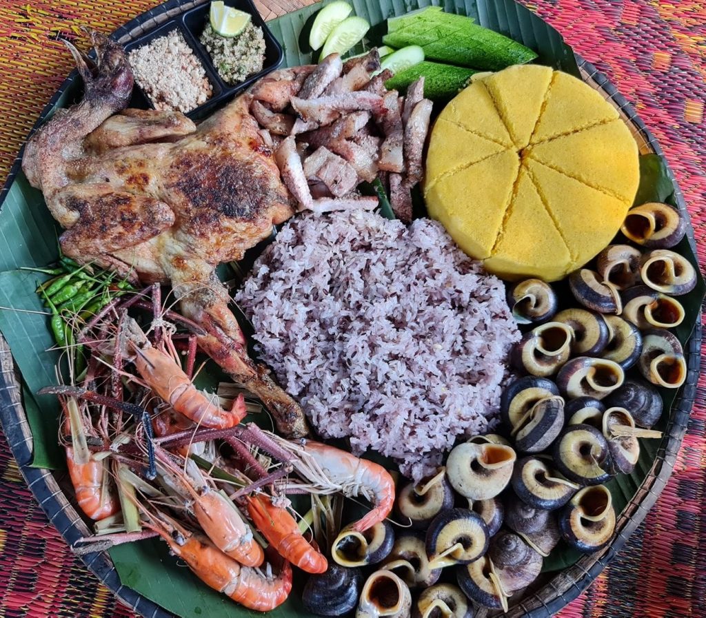 Thưởng thức ẩm thực tại Thác Mơ
