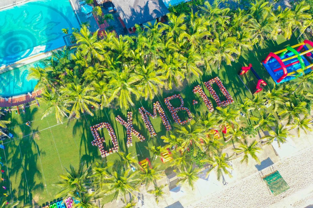 Bay flycam xếp chữ khi tổ chức Teambuilding