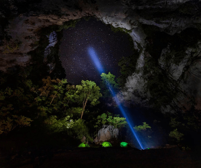 Bên trong Hố sụt Kong