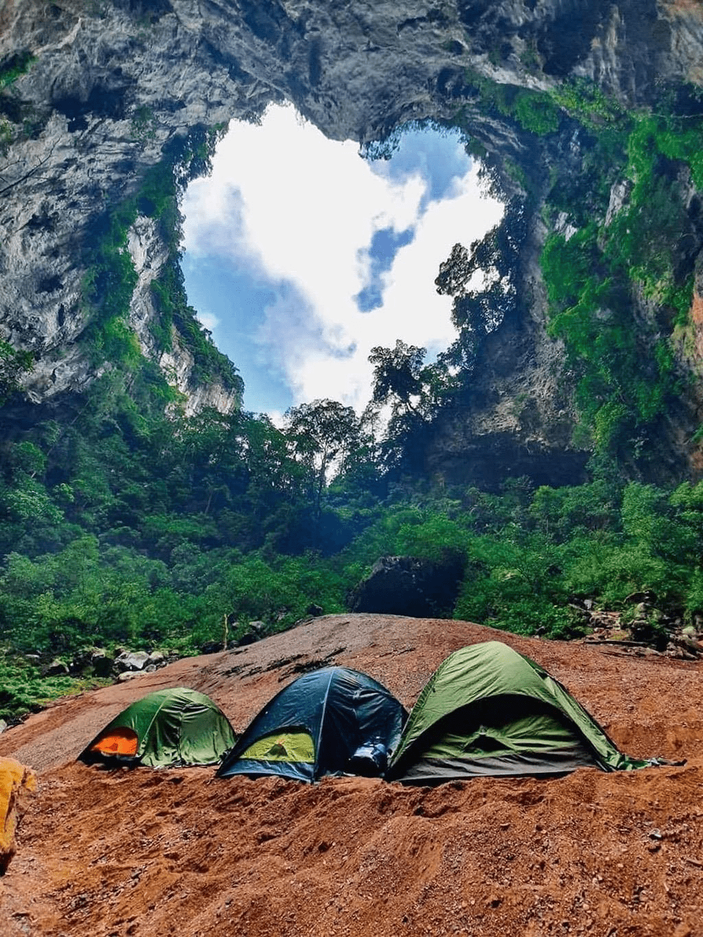 Cắm trại trong Hố sụt Kong