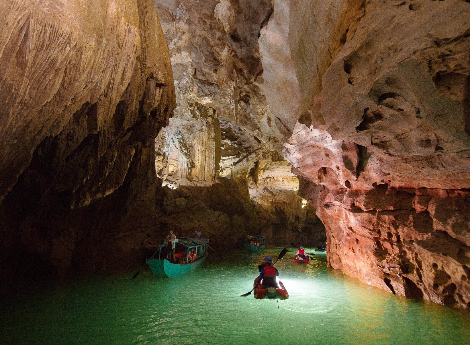 Tour Kayak 4500m thám hiểm Phong Nha