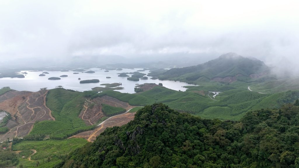 Trên đỉnh núi Thần đinh