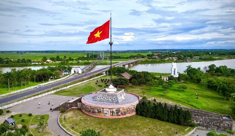 Hien Luong Bridge – the 17th Parallel