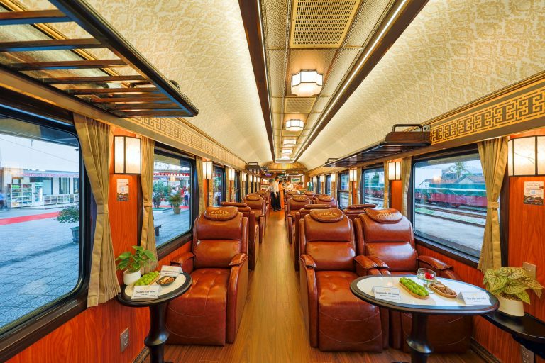Tàu di sản Huế Phong Nha với các trang thiết bị hiện đại